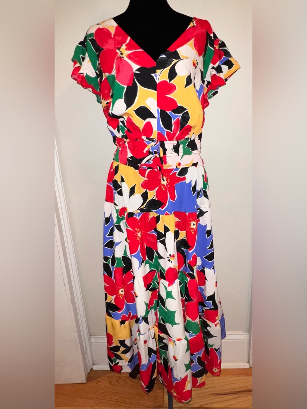 Vince Camuto Flitter-Sleeve Midi Dress. NWT. Size:16W. Retail: $168. Asking:$98.